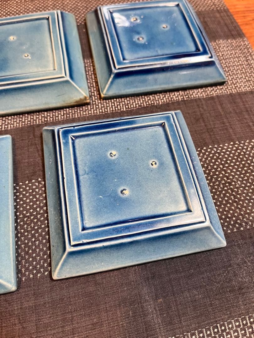 珉平焼 瑠璃釉 小皿 角皿 青 網代文に蔦 豆皿 淡路焼・アンティーク・美術品