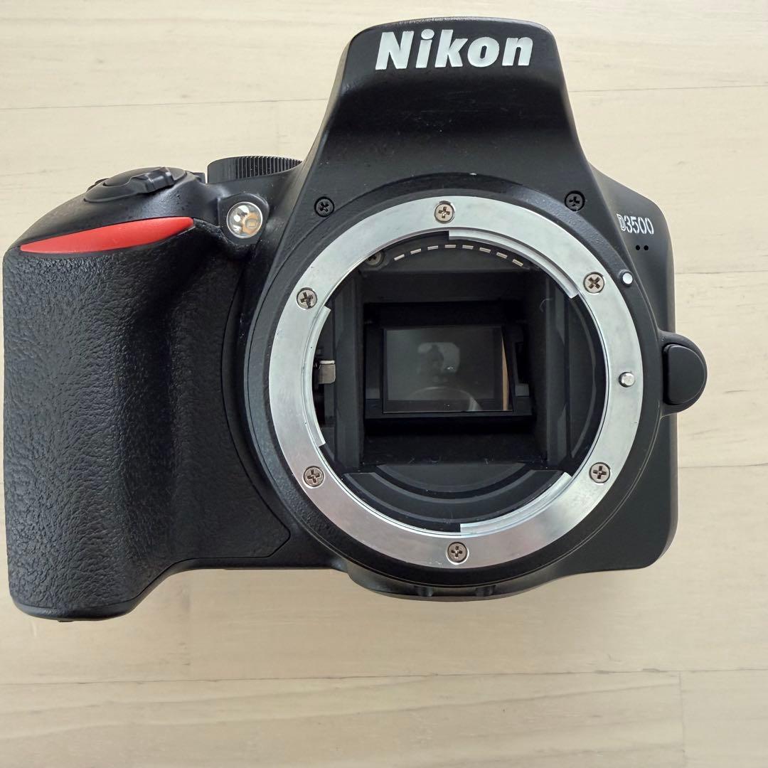 【美品】 Nikon D3500 デジタル一眼レフカメラ(ズームレンズ付)