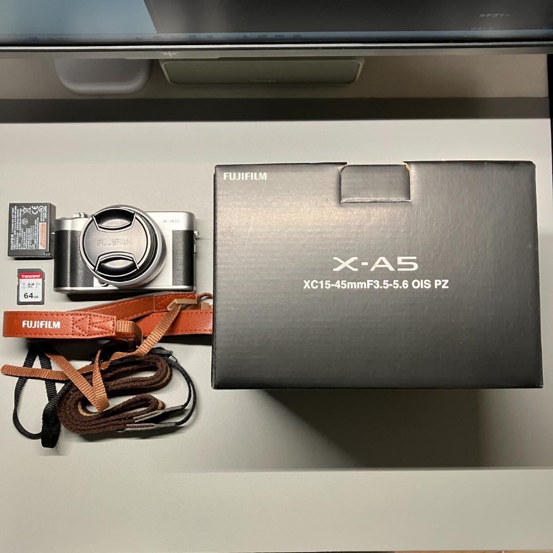 美品 FUJIFILM X-A5 レンズキット シルバー 付属品完備 おまけ多数