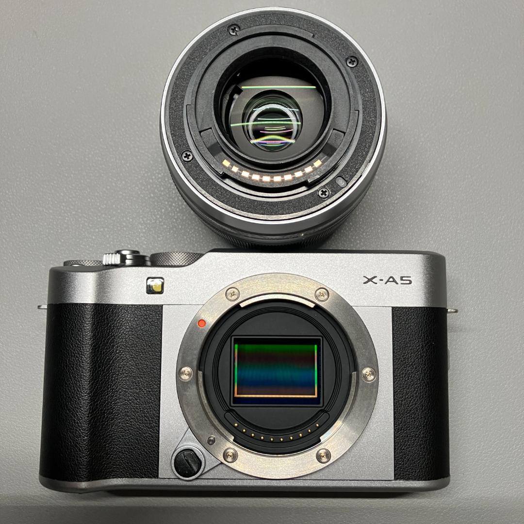 美品 FUJIFILM X-A5 レンズキット シルバー 付属品完備 おまけ多数