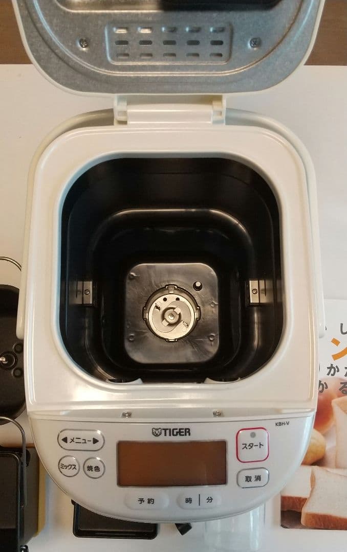 【最終値下げ】タイガー IHホームベーカリー KBH-V100-W取扱説明書付き