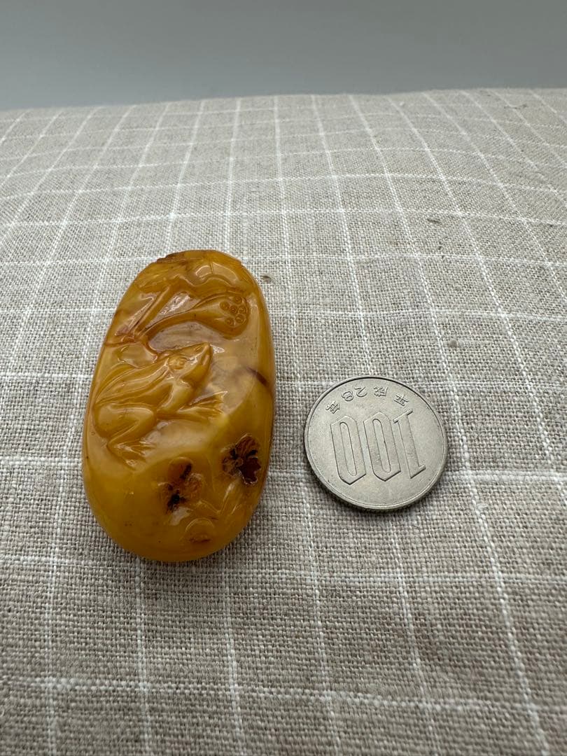 ☆天然☆ バルト海産　天然アンバー 琥珀 蜜蝋ネックレス ペンダント精巧な彫刻