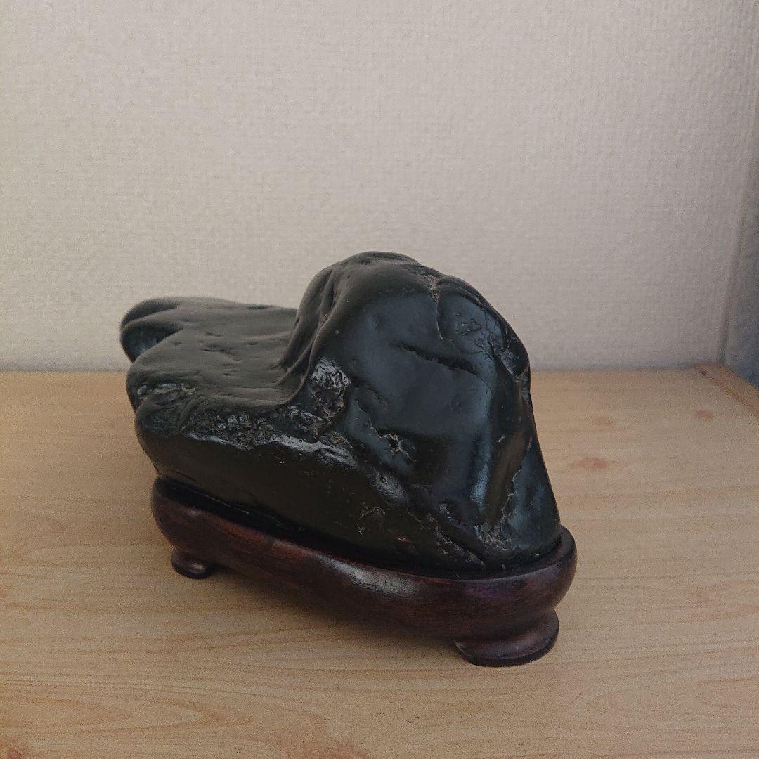 北海道 神居古潭石 2.7㎏ 鑑賞石 プロ台座付き