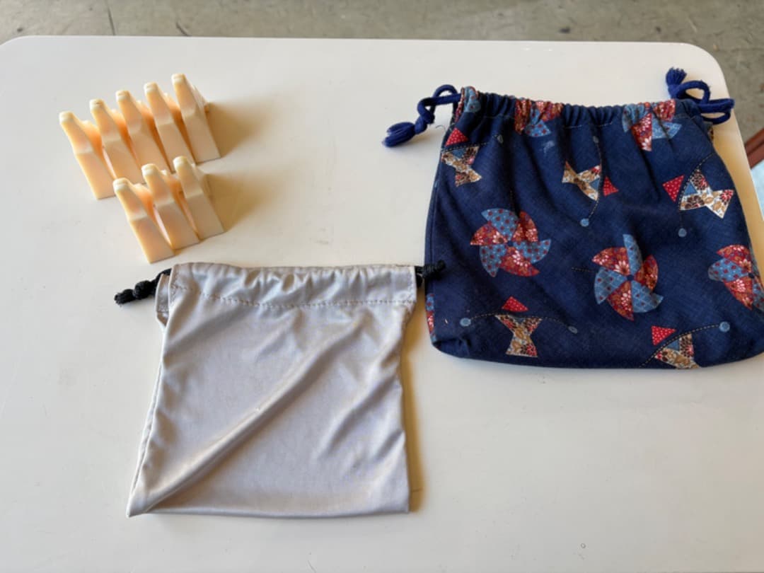 琴　お琴　箏　すだれ彫り　和楽器　13弦　花柄装飾　半上角　柱つき