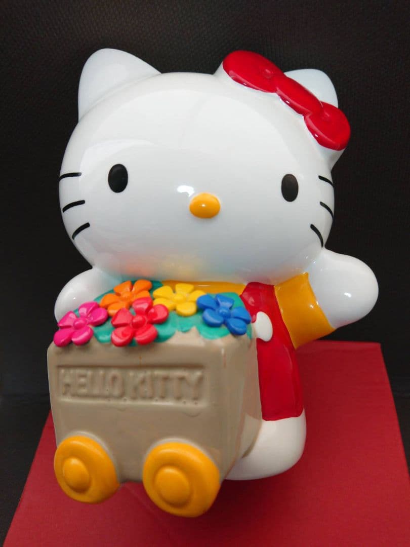 サンリオ　ハローキティ　陶器製　貯金箱