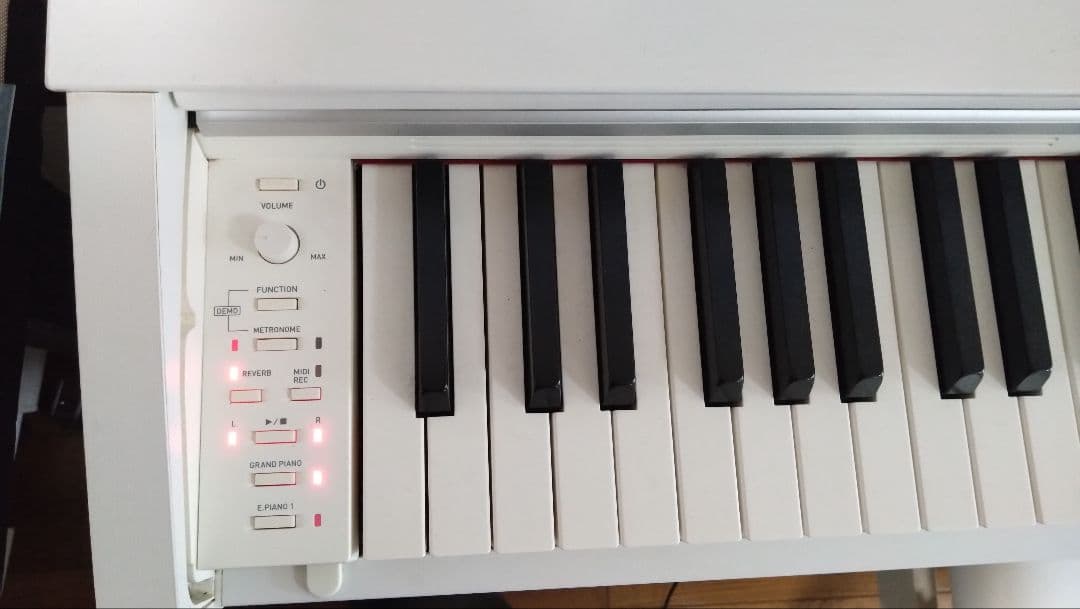 casio電子ピアノpravia PX770WE、ジャック付　直接渡し値引き