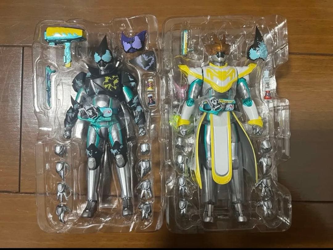 S.H.フィギュアーツ　仮面ライダーライブ 仮面ライダーエビル　セット