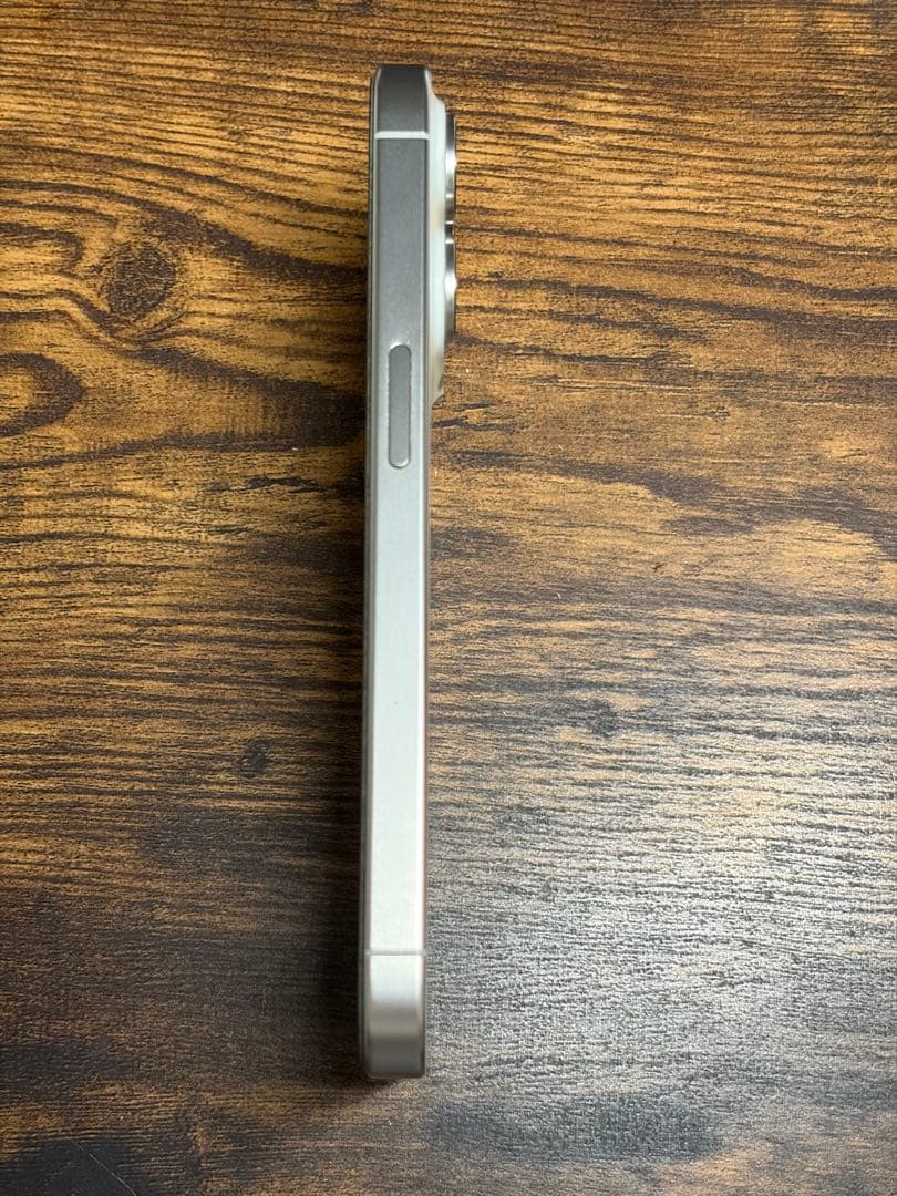 iPhone 15 Pro ホワイトチタニウム 256GB SIM フリー美品