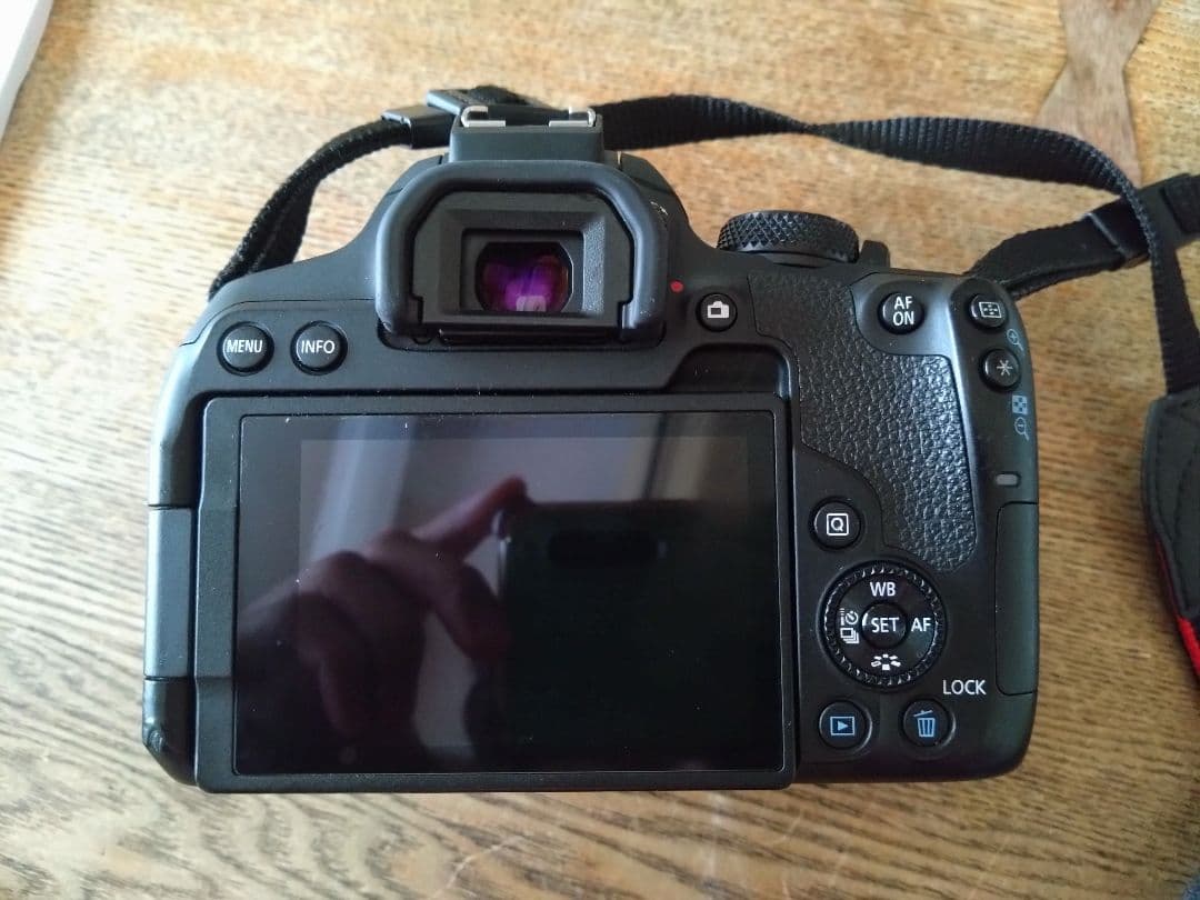 Canon eoskiss x10iボディ