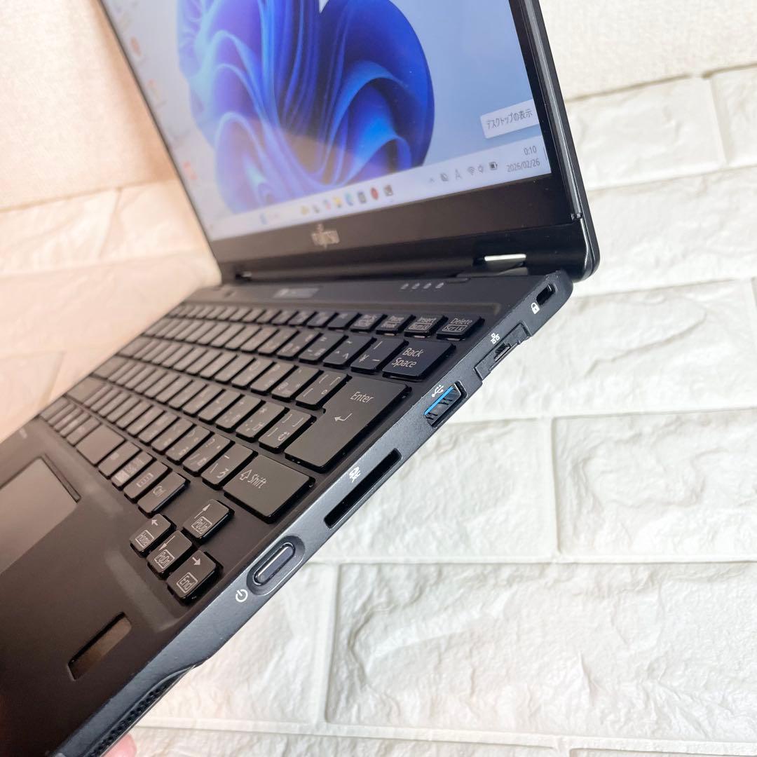 富士通 2in1タッチパネル 第10世代 i5 SSD 256GB Office