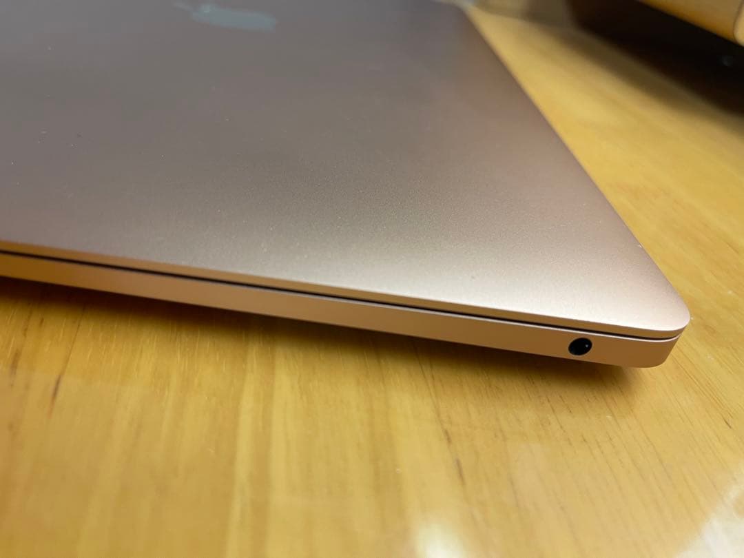 MacBook Air (M1, 2020) 本体