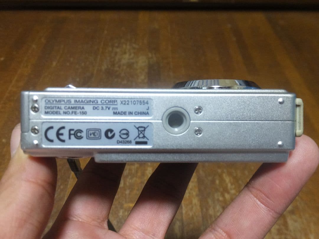Olympus FE-150 オリンパス デジタルカメラ
