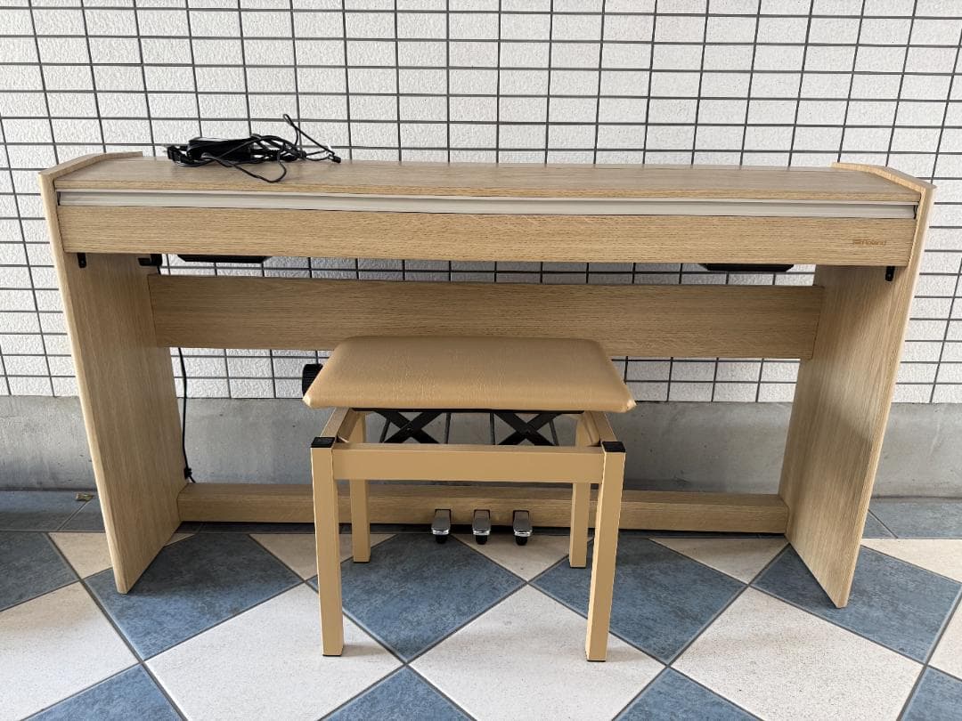 Roland 電子ピアノ ライトオーク F701-LA 送料＆椅子込 2022年