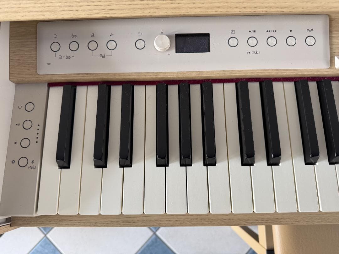 Roland 電子ピアノ ライトオーク F701-LA 送料＆椅子込 2022年