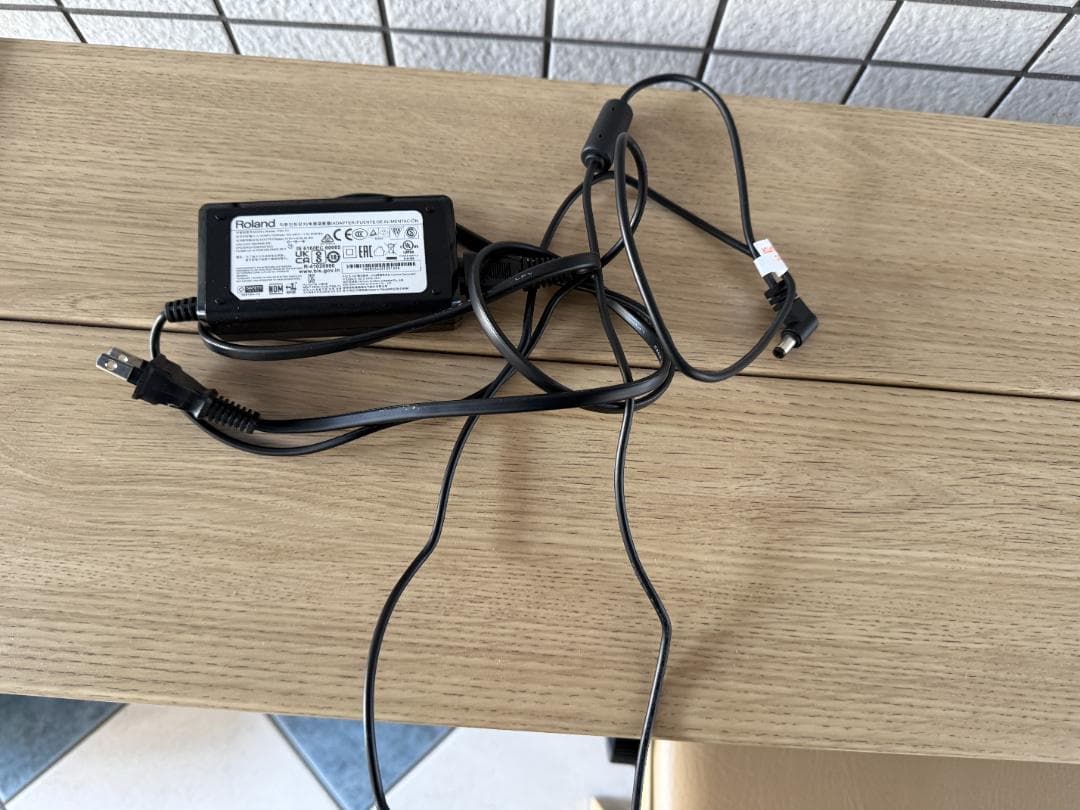 Roland 電子ピアノ ライトオーク F701-LA 送料＆椅子込 2022年