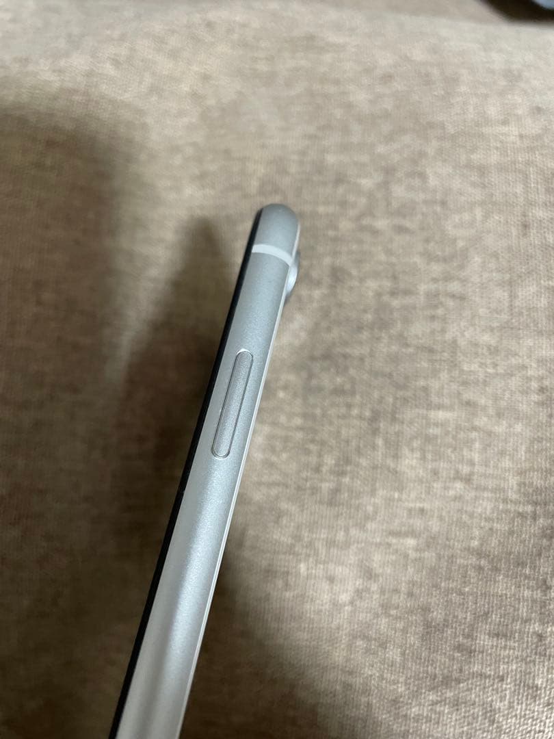 iPhone XR 64G ジャンク品　ホワイト 本体のみ