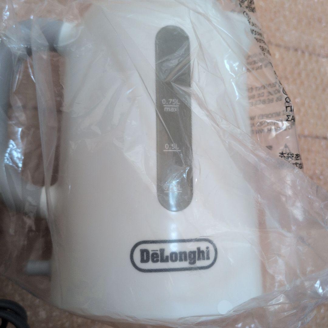 デロンギ【True】電気ケトル0.75LホワイトJKP240J