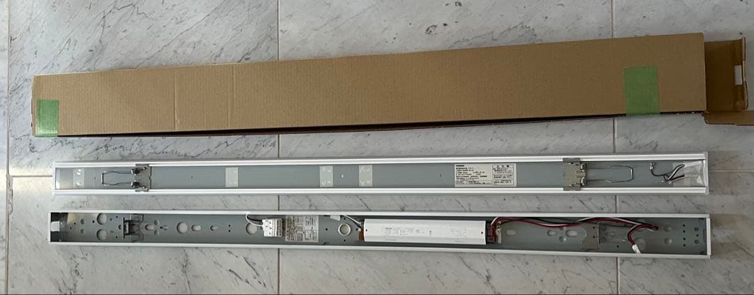 美品LEEM-40693N-01東芝TENQOO LEDライトバー&本体2セット