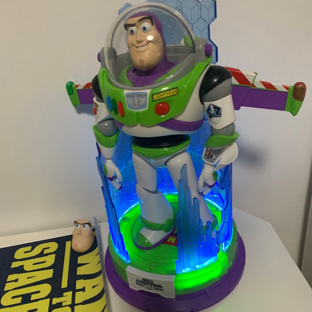 ゲ*ン様 トイストーリー　バズ・ライトイヤー　フィギュア　ポスター