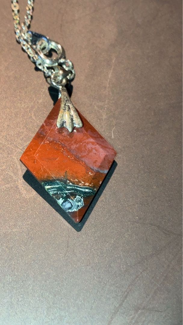 天然石ダイヤモンド型ペンダント