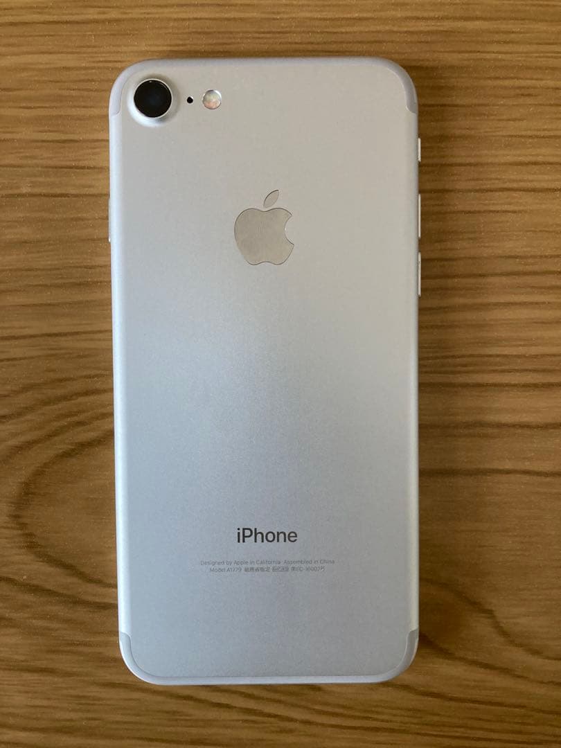 美品 iPhone7 本体 32GB シルバー 79%