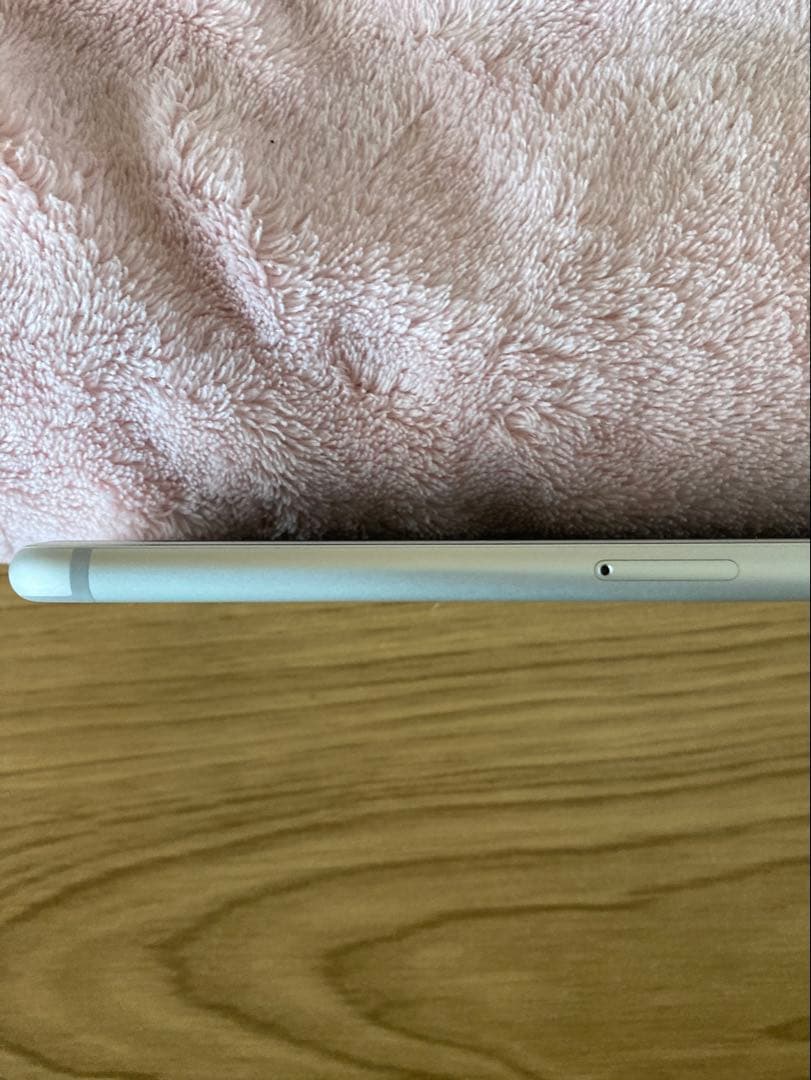 美品 iPhone7 本体 32GB シルバー 79%