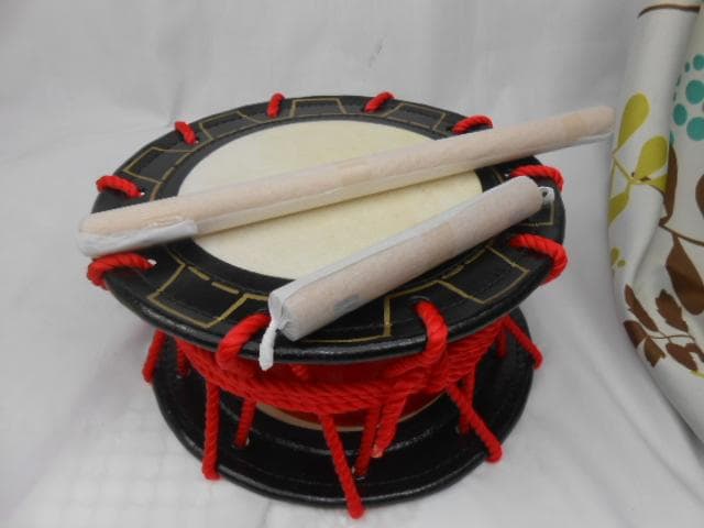 (送料無料)14.980円　Rエイサー締め太鼓25cm 撥付き　跳ねよう