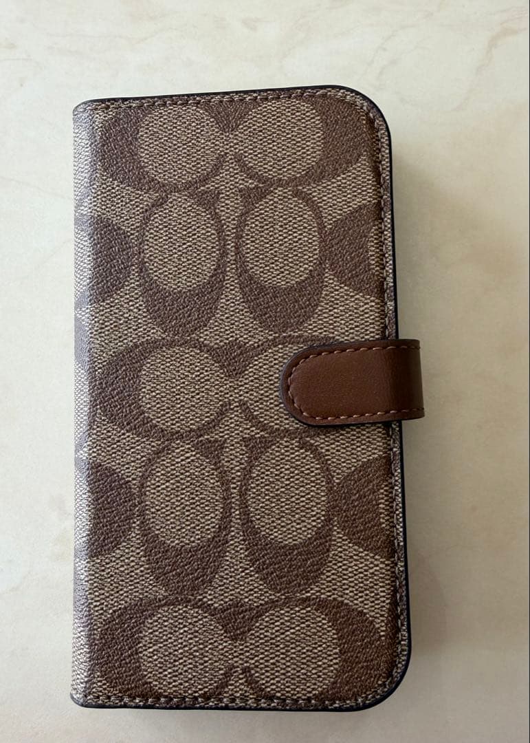 COACH iPhone 15 Pro用フォリオケース