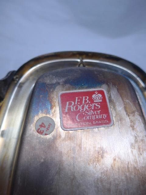 米国老舗 F.B. Rogersの銀のライオン足とライナー付 バターディッシュ