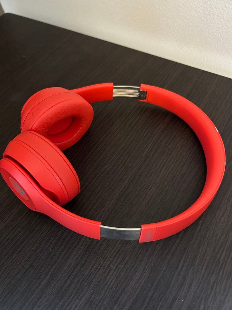 Beats Solo3ワイヤレスヘッドホン レッド