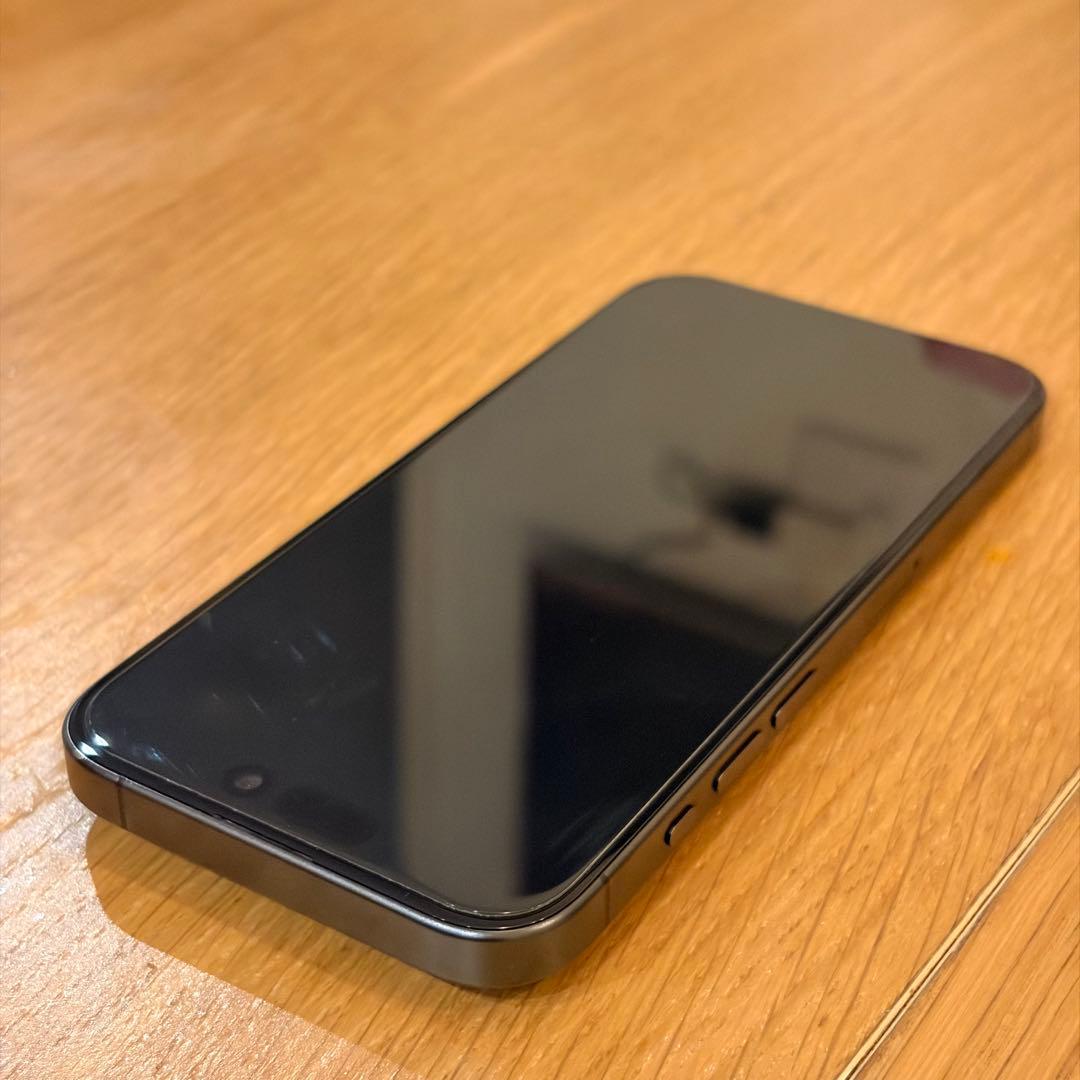 【美品】iPhone 15 Pro 256GB ブラックチタニウム SIMフリー