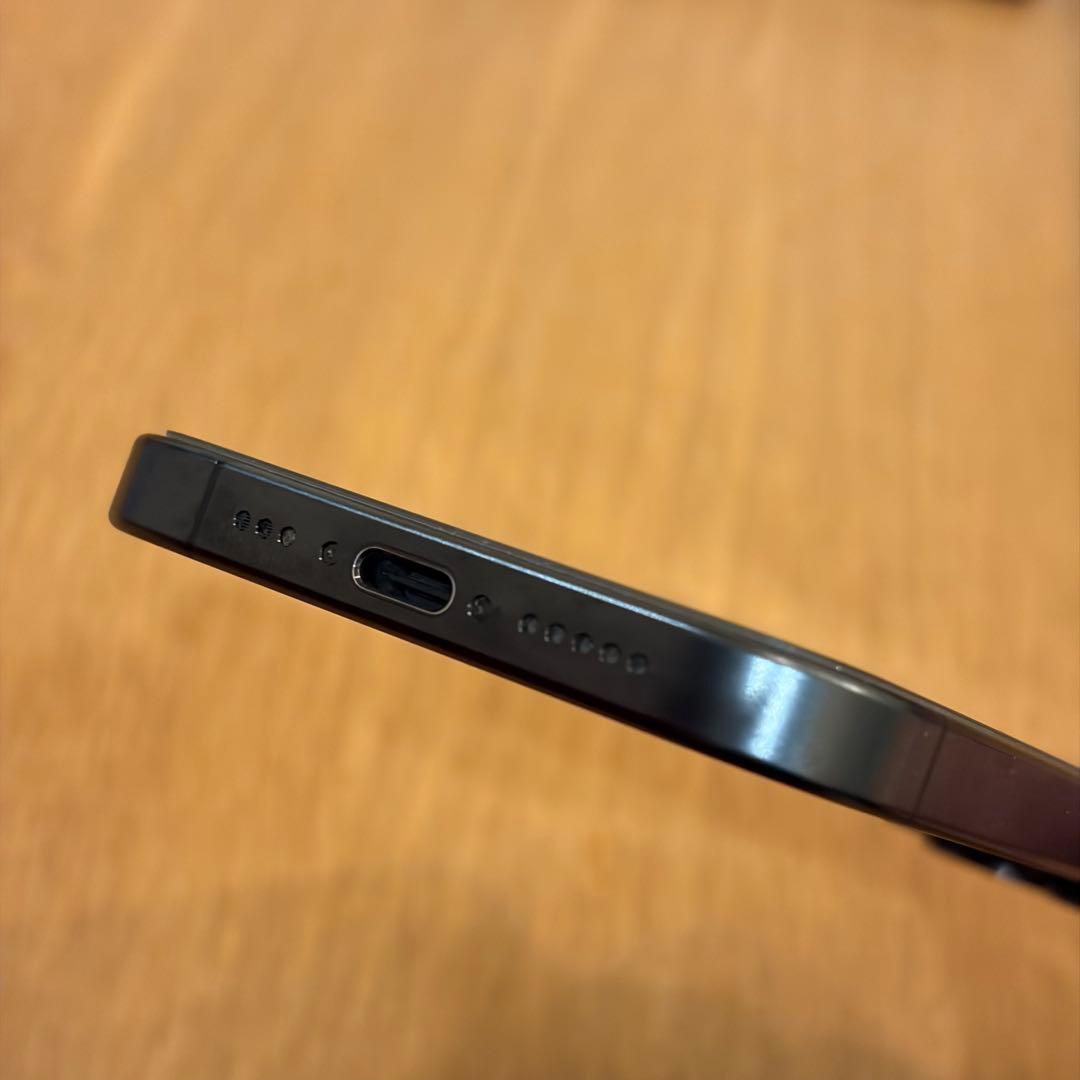 【美品】iPhone 15 Pro 256GB ブラックチタニウム SIMフリー