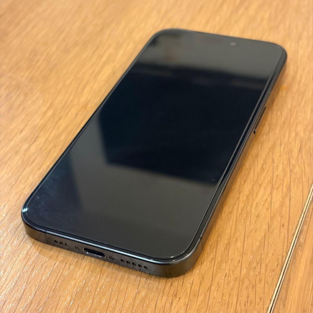 【美品】iPhone 15 Pro 256GB ブラックチタニウム SIMフリー
