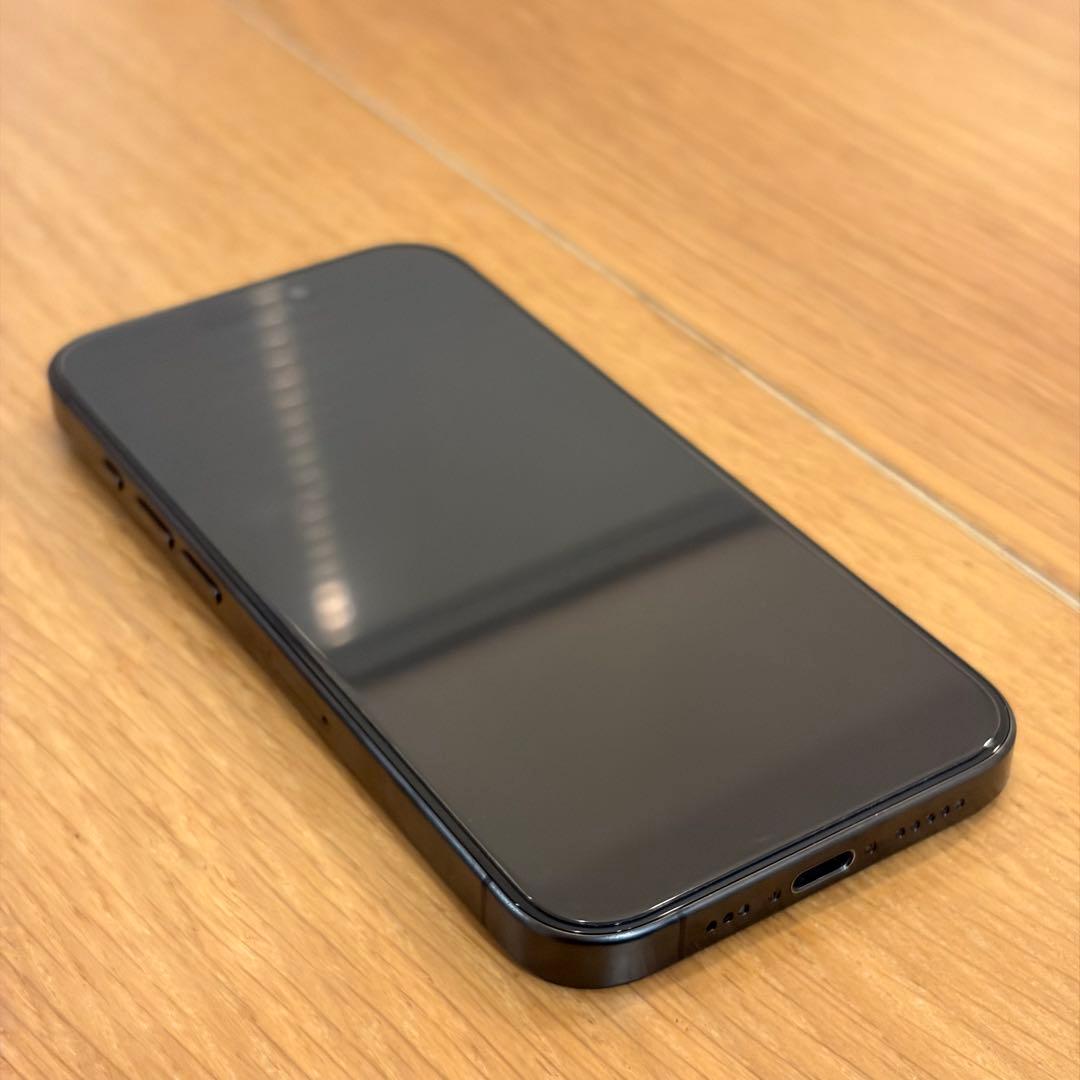 【美品】iPhone 15 Pro 256GB ブラックチタニウム SIMフリー