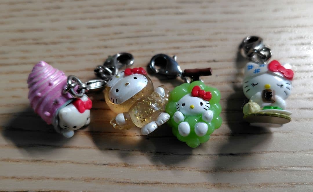 ハローキティ　チャーミーキティ　ご当地ストラップなど　15点セット