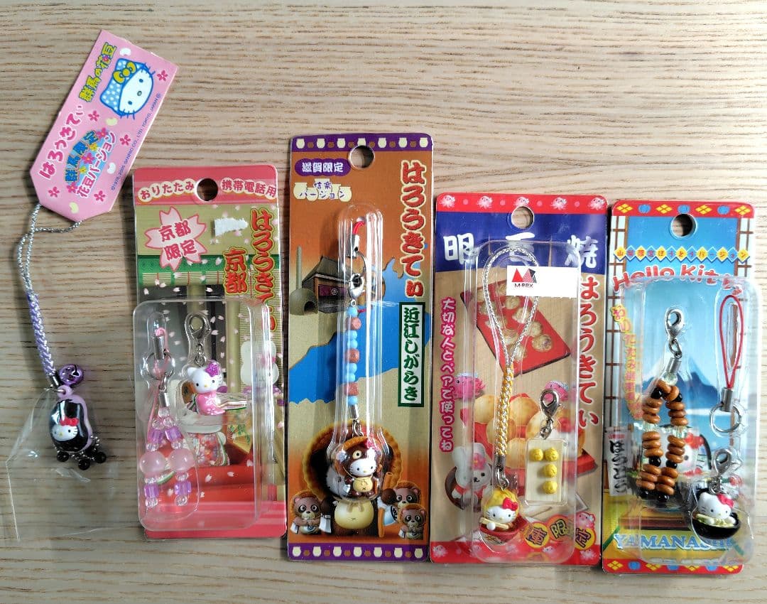 ハローキティ　チャーミーキティ　ご当地ストラップなど　15点セット