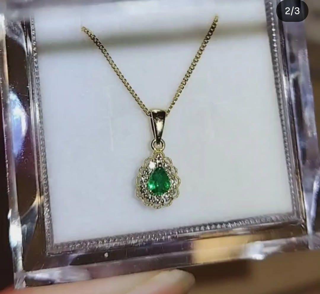 エメラルド　ペンダントトップ　チェーンなし　K18　宝石つむり