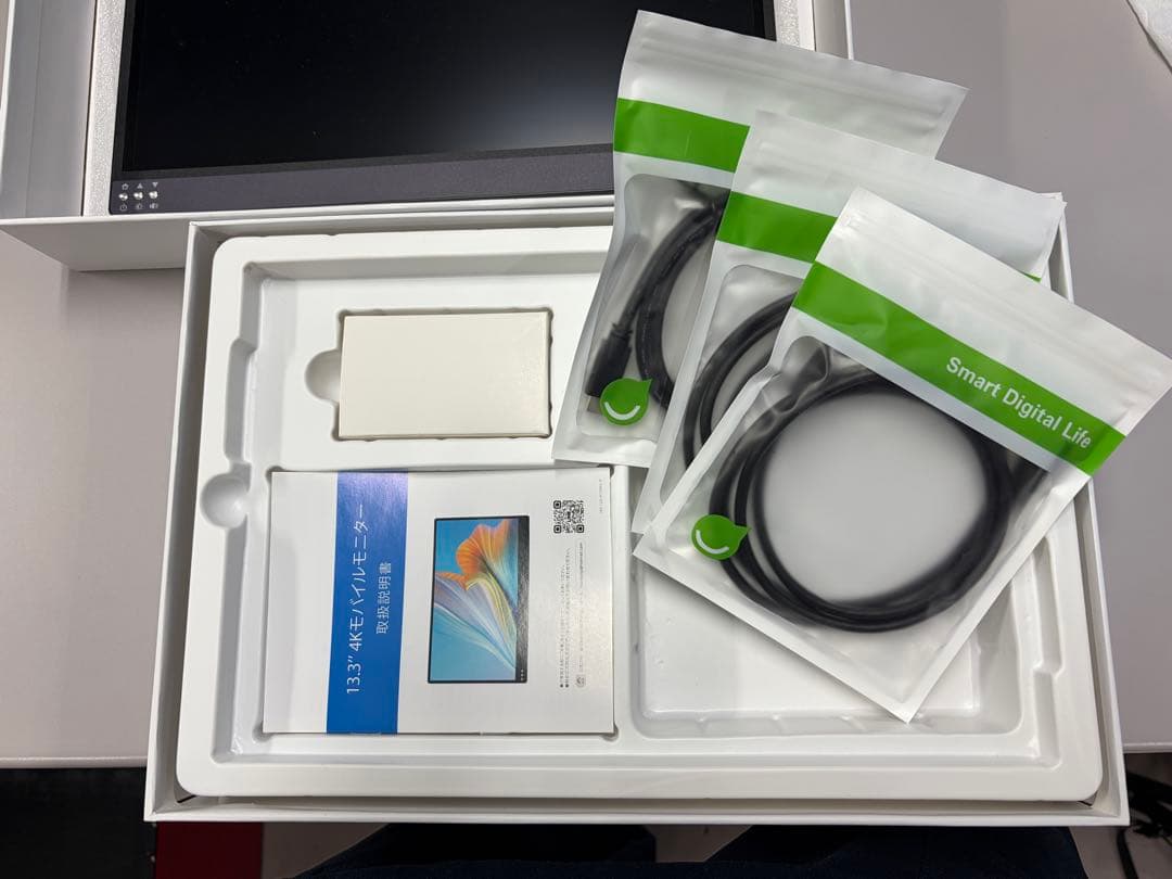 4K、ポータブルモニター、おまけ（ケーブル）付き