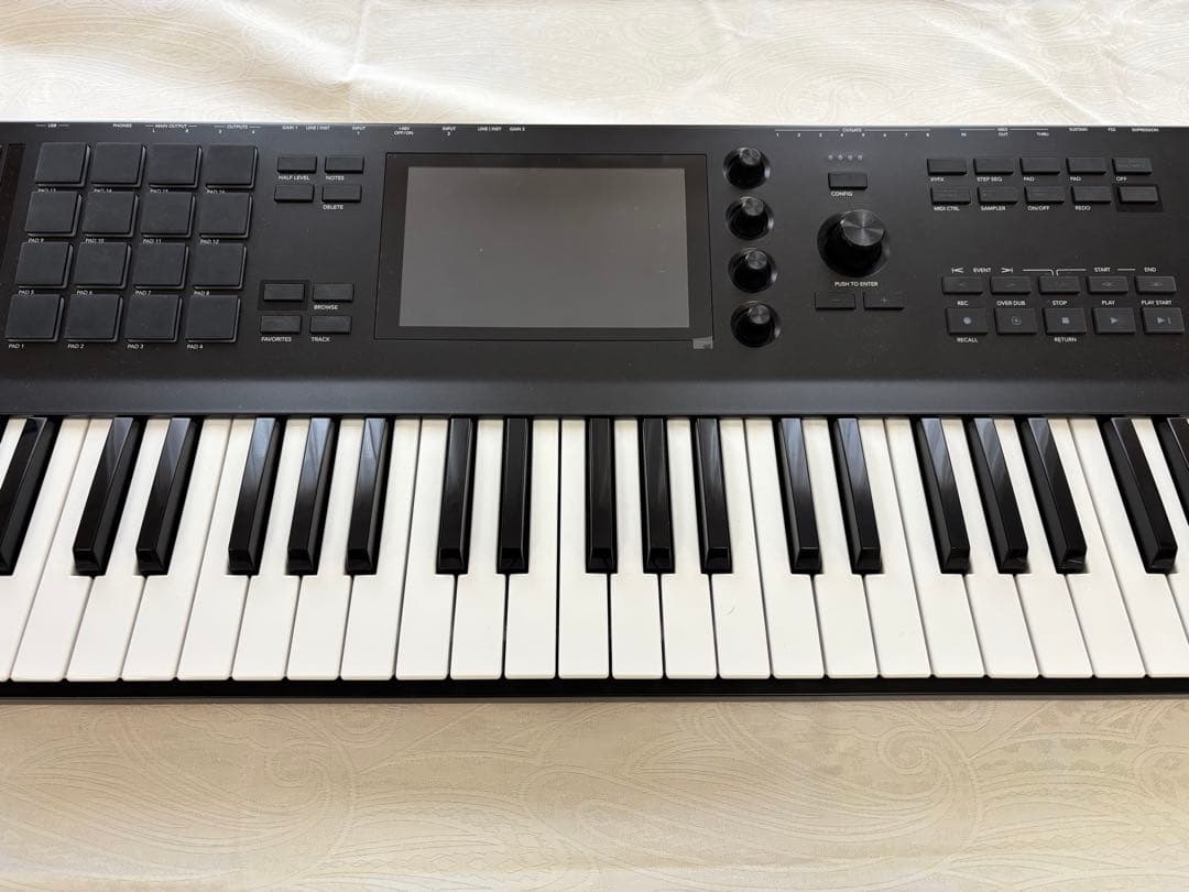 MPC KEY61 ワークステーションシンセサイザー　サンプラー
