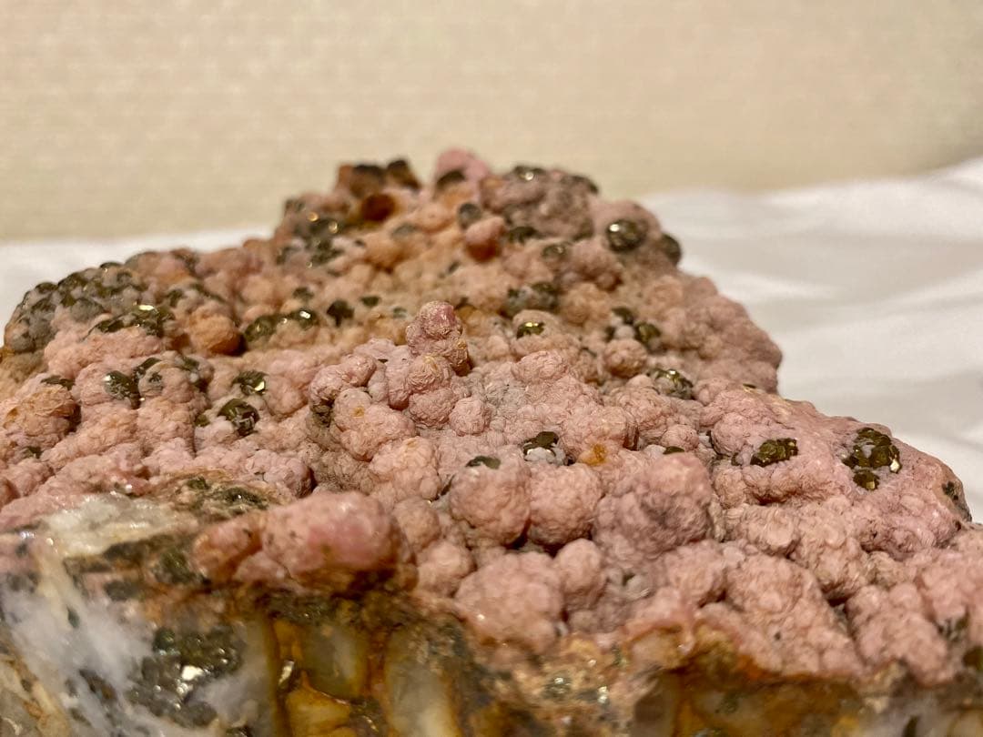 ロードクロサイト原石　菱マンガン鉱　水晶　2.6kg 【青森県尾太鉱山産】