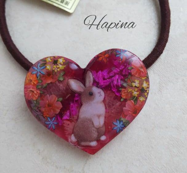 お花畑のうさぎちゃんハートレジンヘアゴム