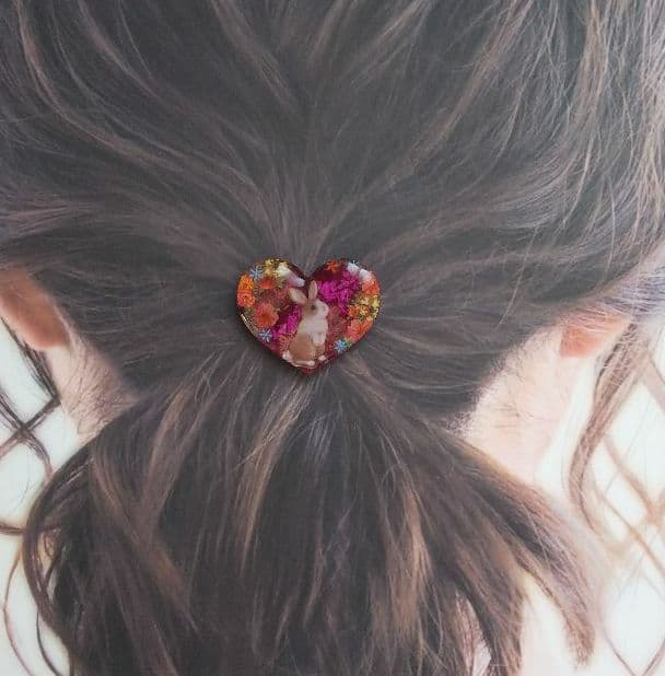 お花畑のうさぎちゃんハートレジンヘアゴム