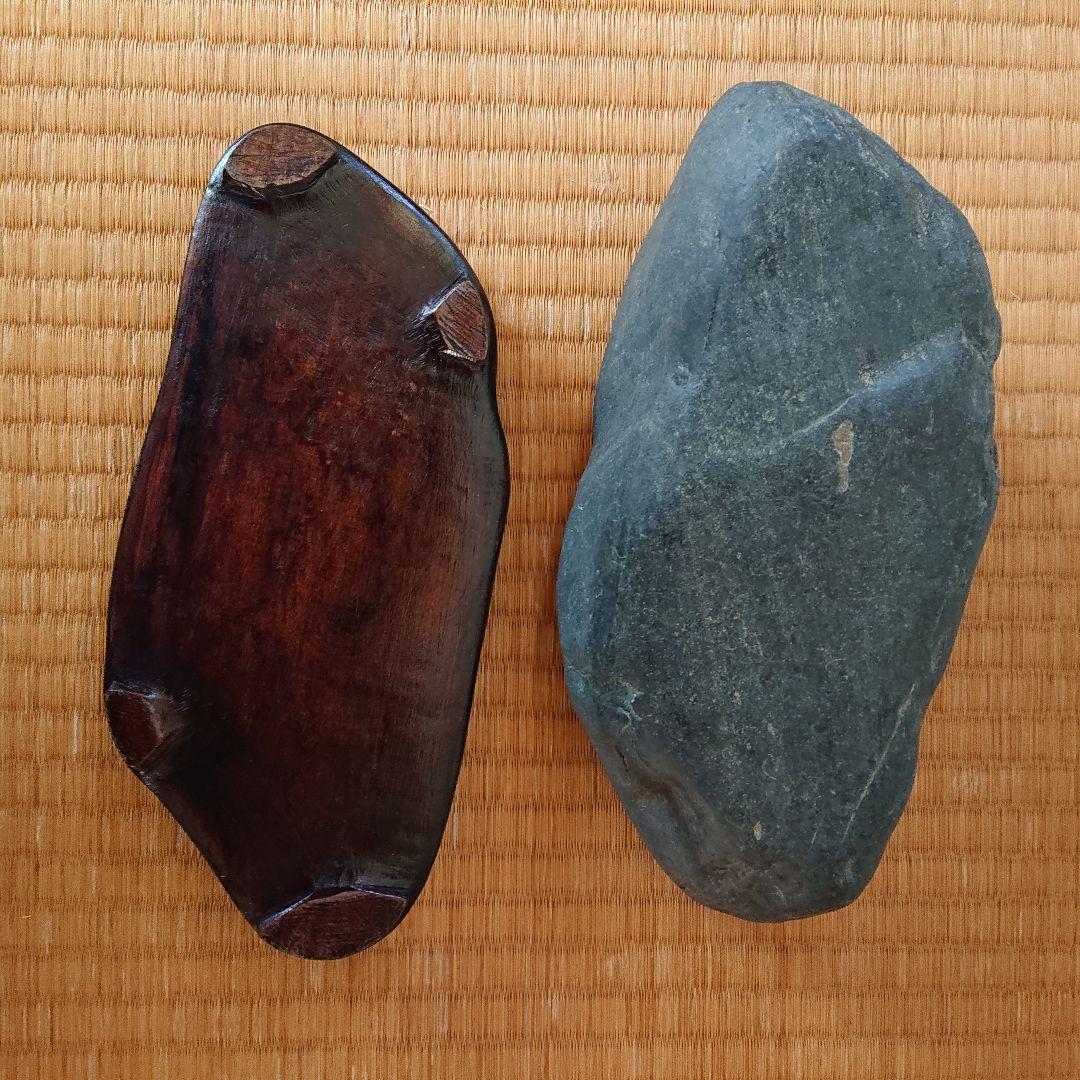 高知 四万十川石 2.8㎏ 水石 天然石 鑑賞石 プロ台座付き