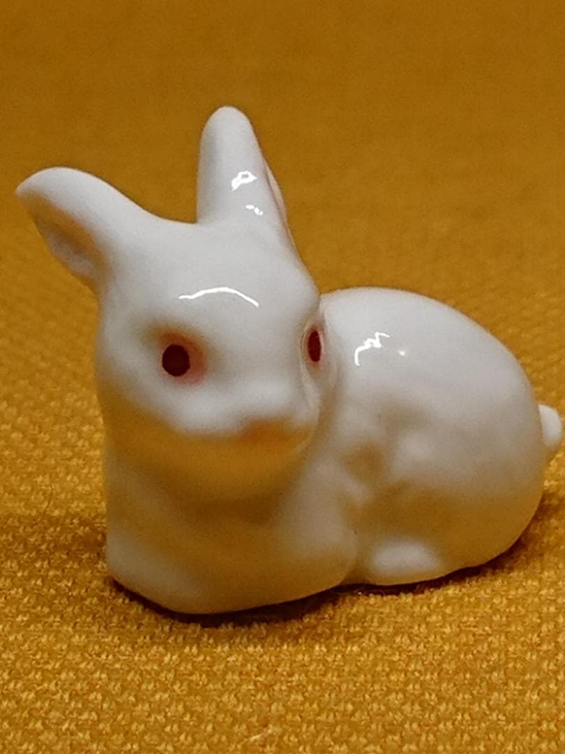 ウサギ　兎　白兎　陶器　オブジェ　置物　インテリア　工芸品　美術品　A1184