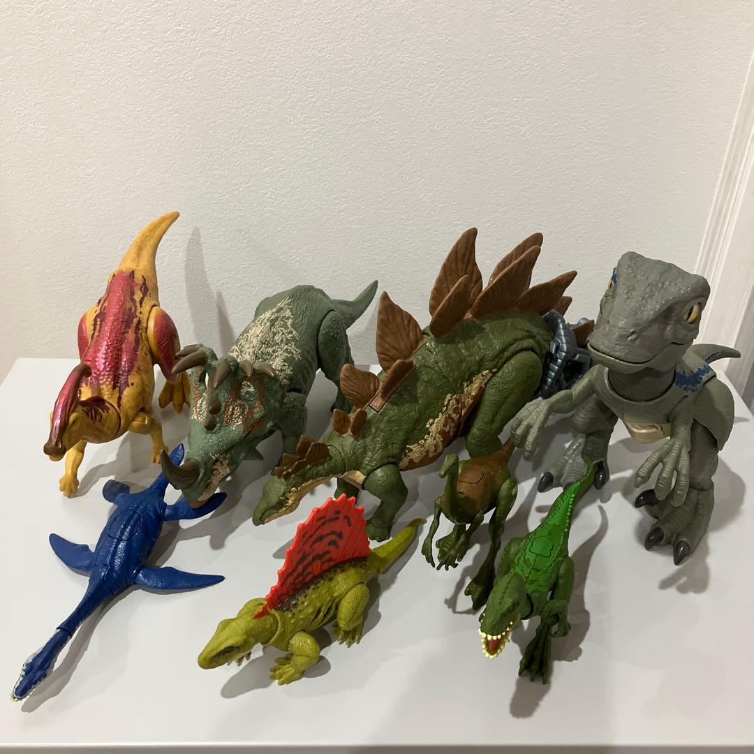 マテル　ジュラシックワールド　サバイバルキャンプ　恐竜フィギュア 8体セット