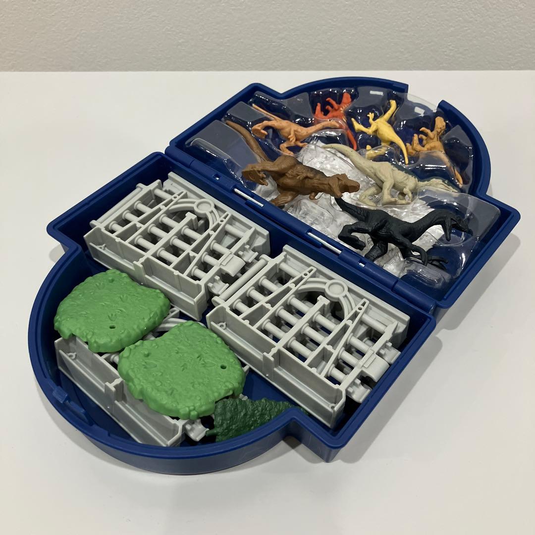 マテル　ジュラシックワールド　サバイバルキャンプ　恐竜フィギュア 8体セット