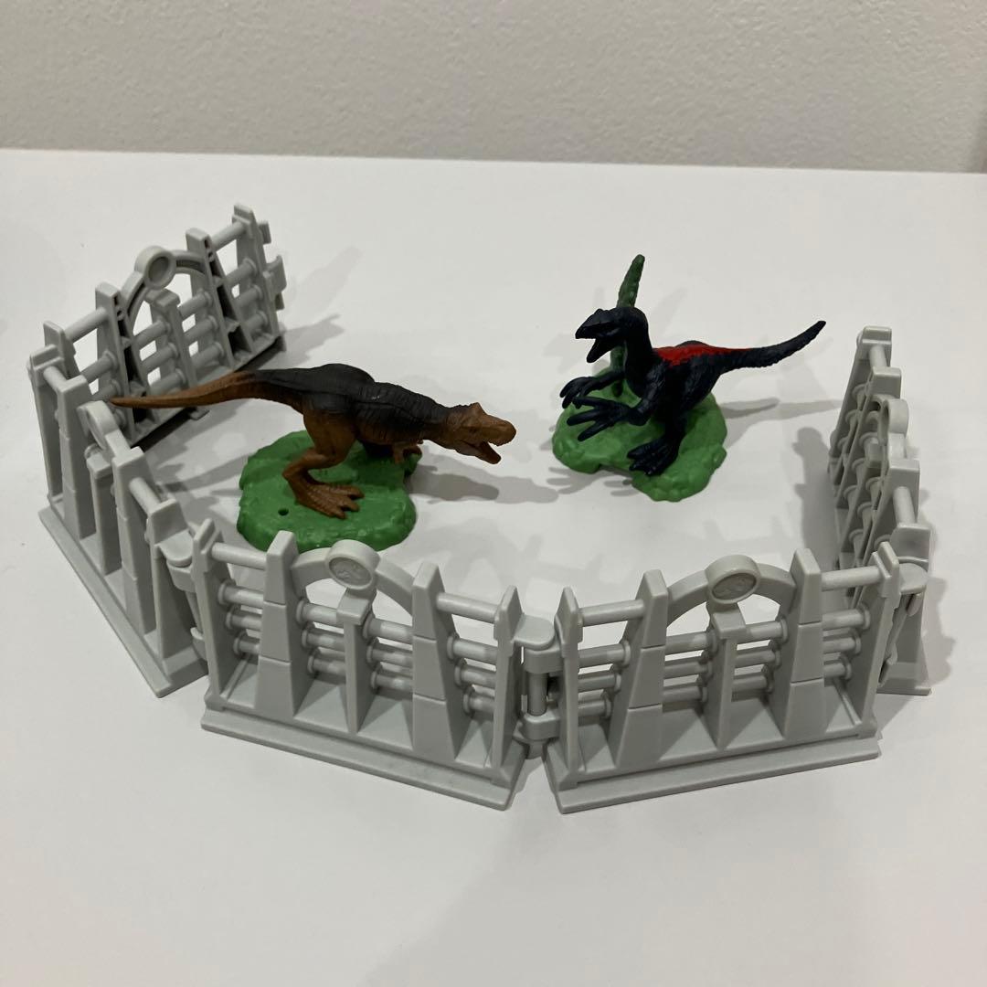 マテル　ジュラシックワールド　サバイバルキャンプ　恐竜フィギュア 8体セット