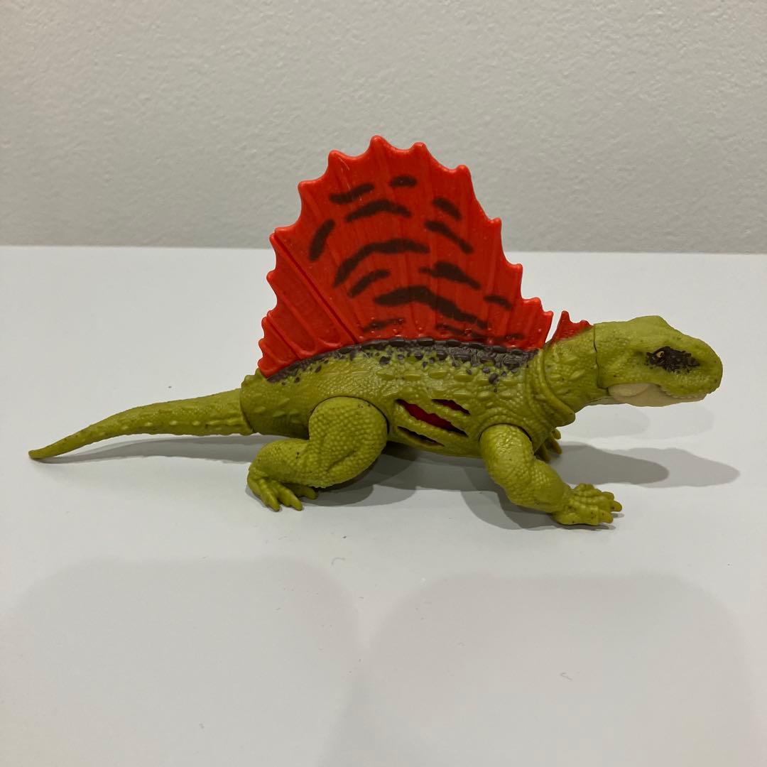 マテル　ジュラシックワールド　サバイバルキャンプ　恐竜フィギュア 8体セット