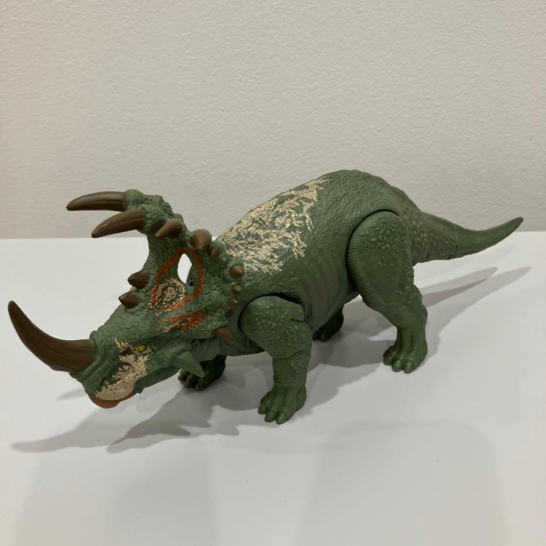 マテル　ジュラシックワールド　サバイバルキャンプ　恐竜フィギュア 8体セット