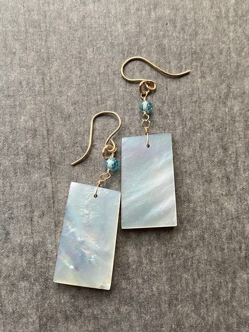 【専用】フローライトMOP/変形レクタングルカービング＊14kgfピアスP222